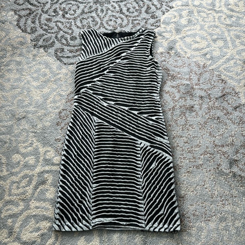 Nicole Miller Ruffle Sheath Dress Gray Black Large